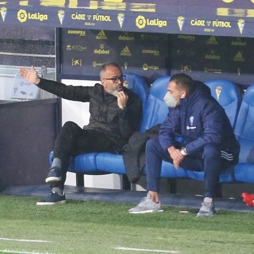 El Cádiz CF no puede  con los caprichos arbitrales y las interpretaciones del VAR