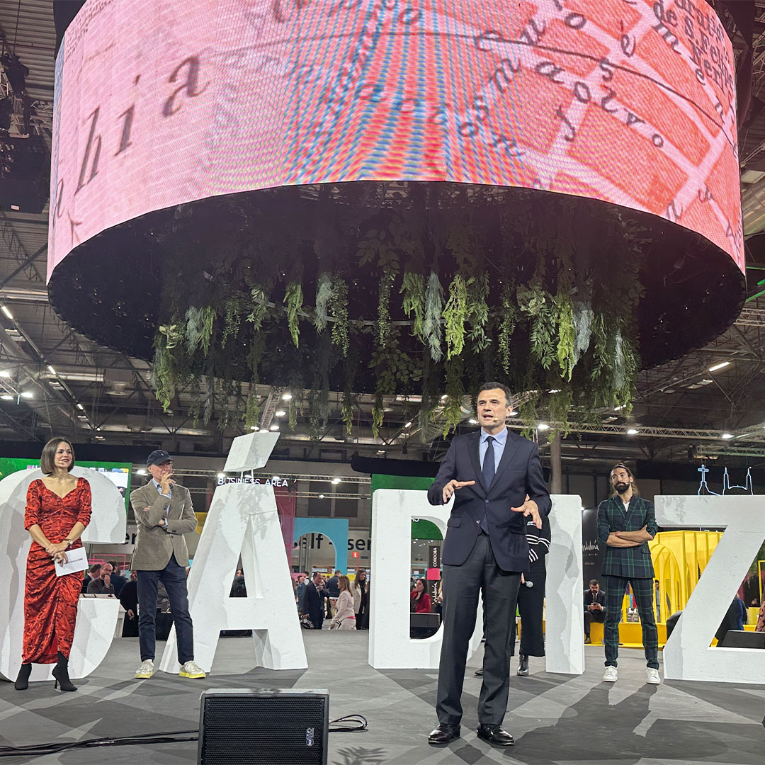Almudena Martínez, encantada con la nueva edición de la revista de Turismo de Línea 6