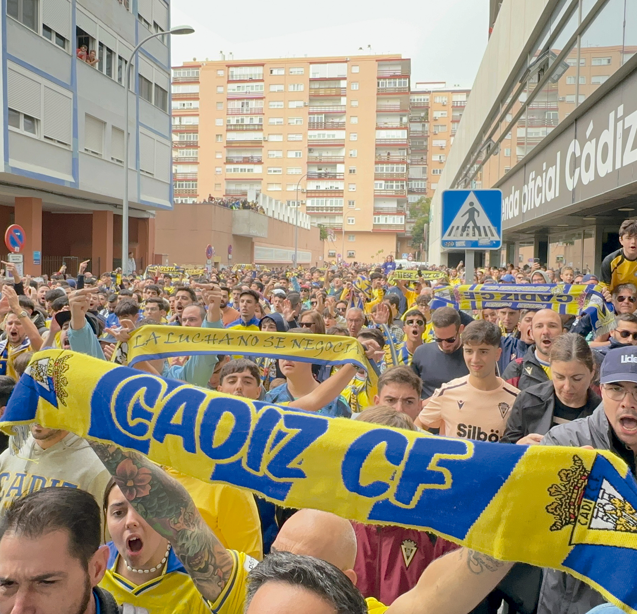 Cerca de 2.000 voces contra Vizcaíno y Contreras y luego… se unió todo el Estadio
