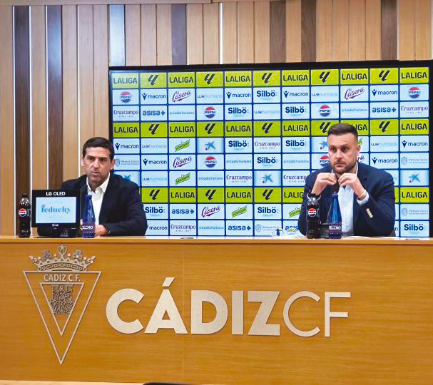 Vizcaíno no da la cara y Lorenzo y Cala hacen un gran ridículo