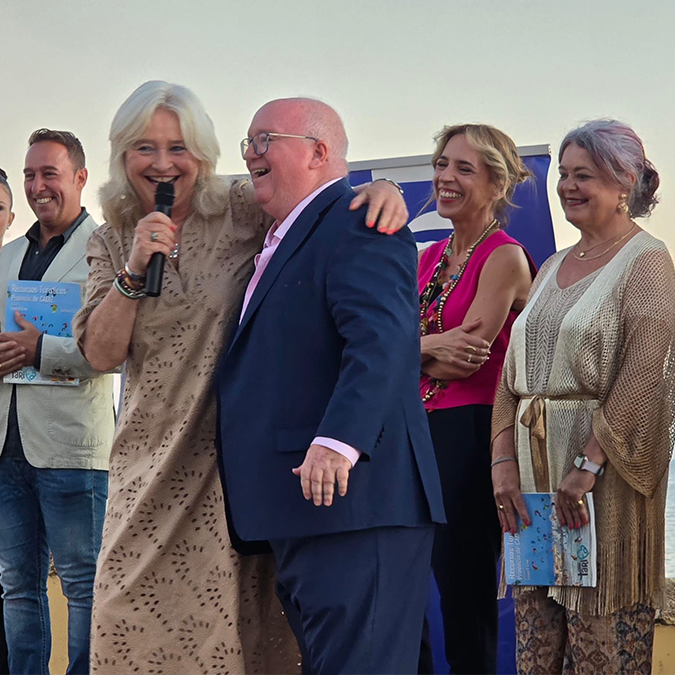 Multitudinaria presentación de la revista de Turismo de verano de Línea 6