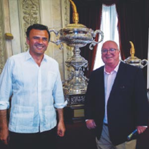 PRESENTACIÓN DEL TROFEO, EN EL AYUNTAMIENTO